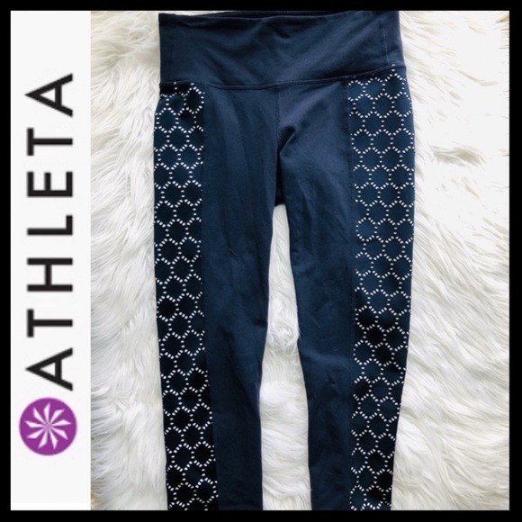 ATHLETA Hi-Rise Eyelet Chaturanga Crop Leggibg - Picture 6 of 8